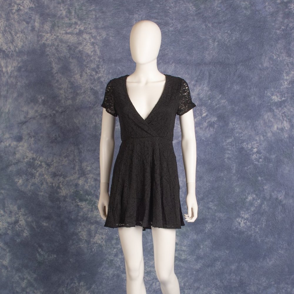 Show Me Your Mumu Black Lace V-Neck Mini Dress S Cap Sleeve Date Night
